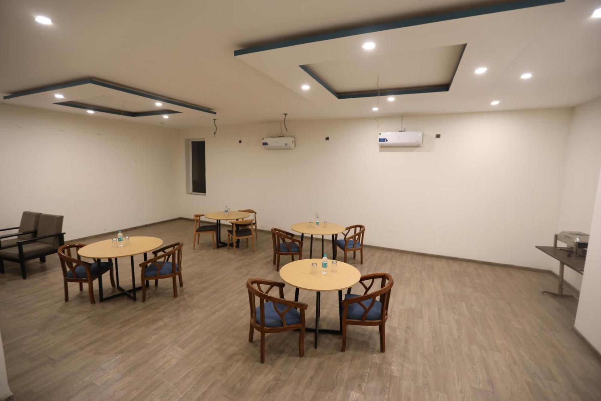 Hotel Noida Grand Sec 58 Exterior photo